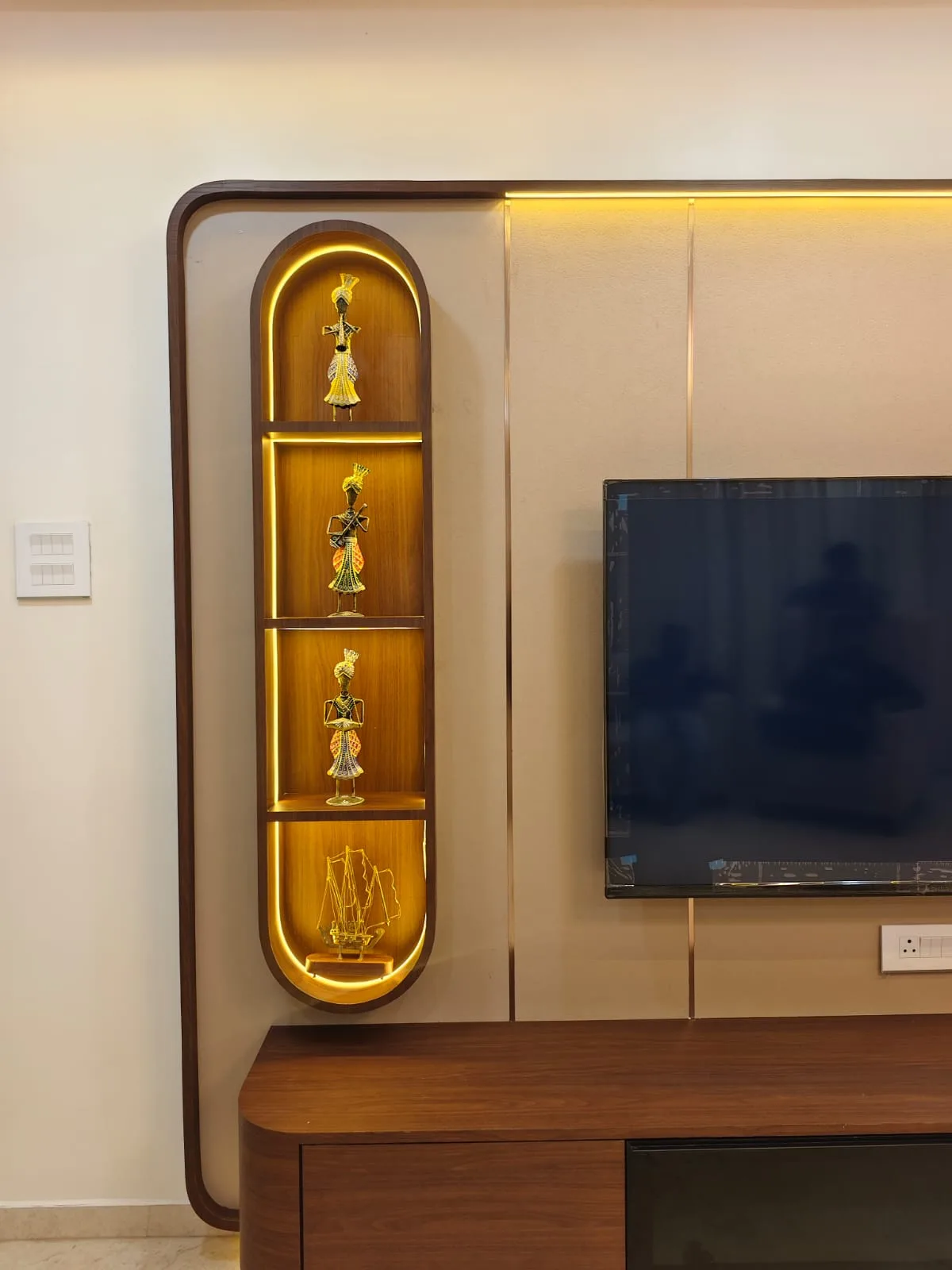 Living Room — photograph 3