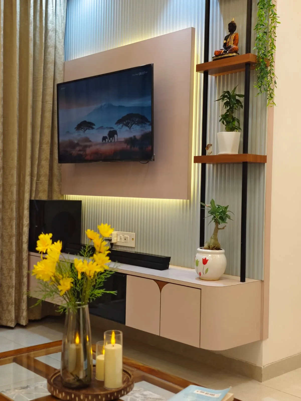 Living Room — photograph 3