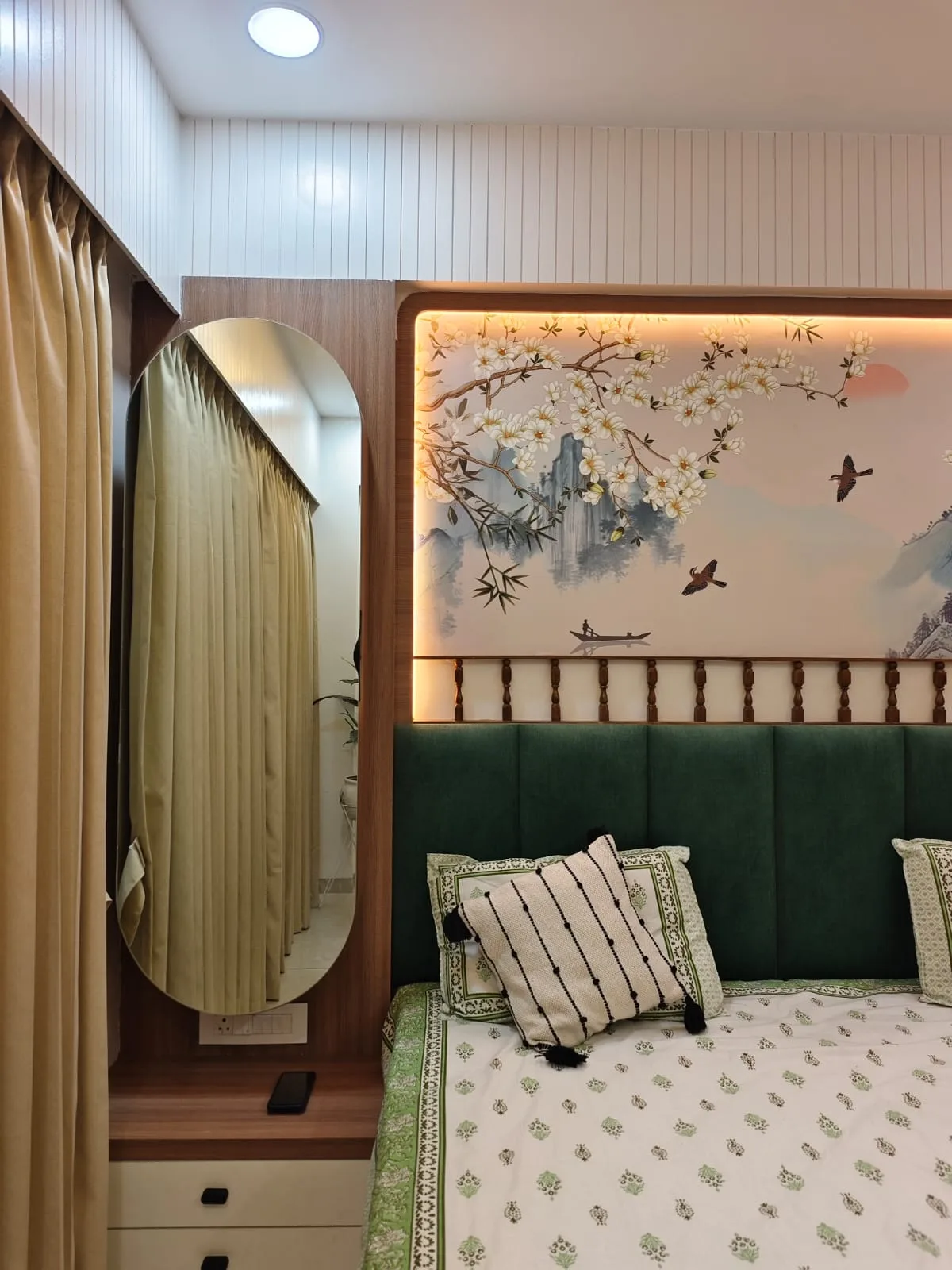 Master Bedroom — photograph 2