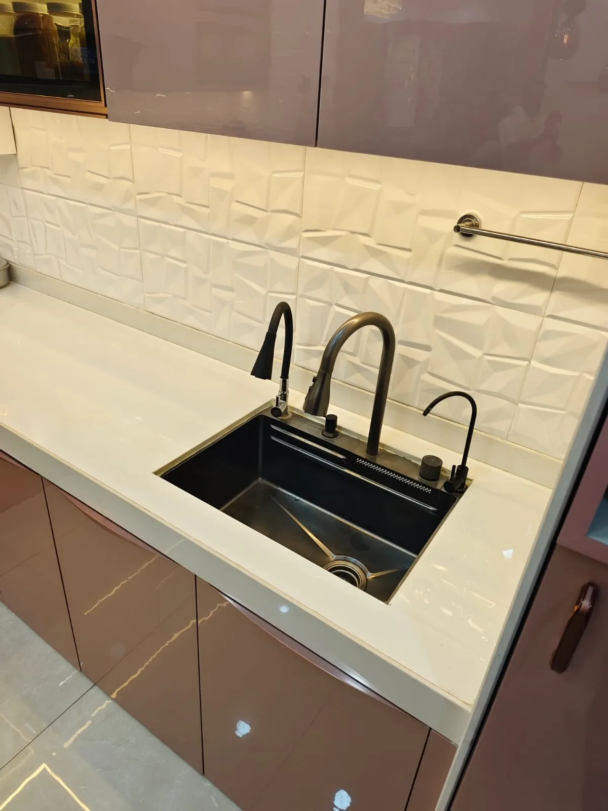 Kitchen — photograph 8