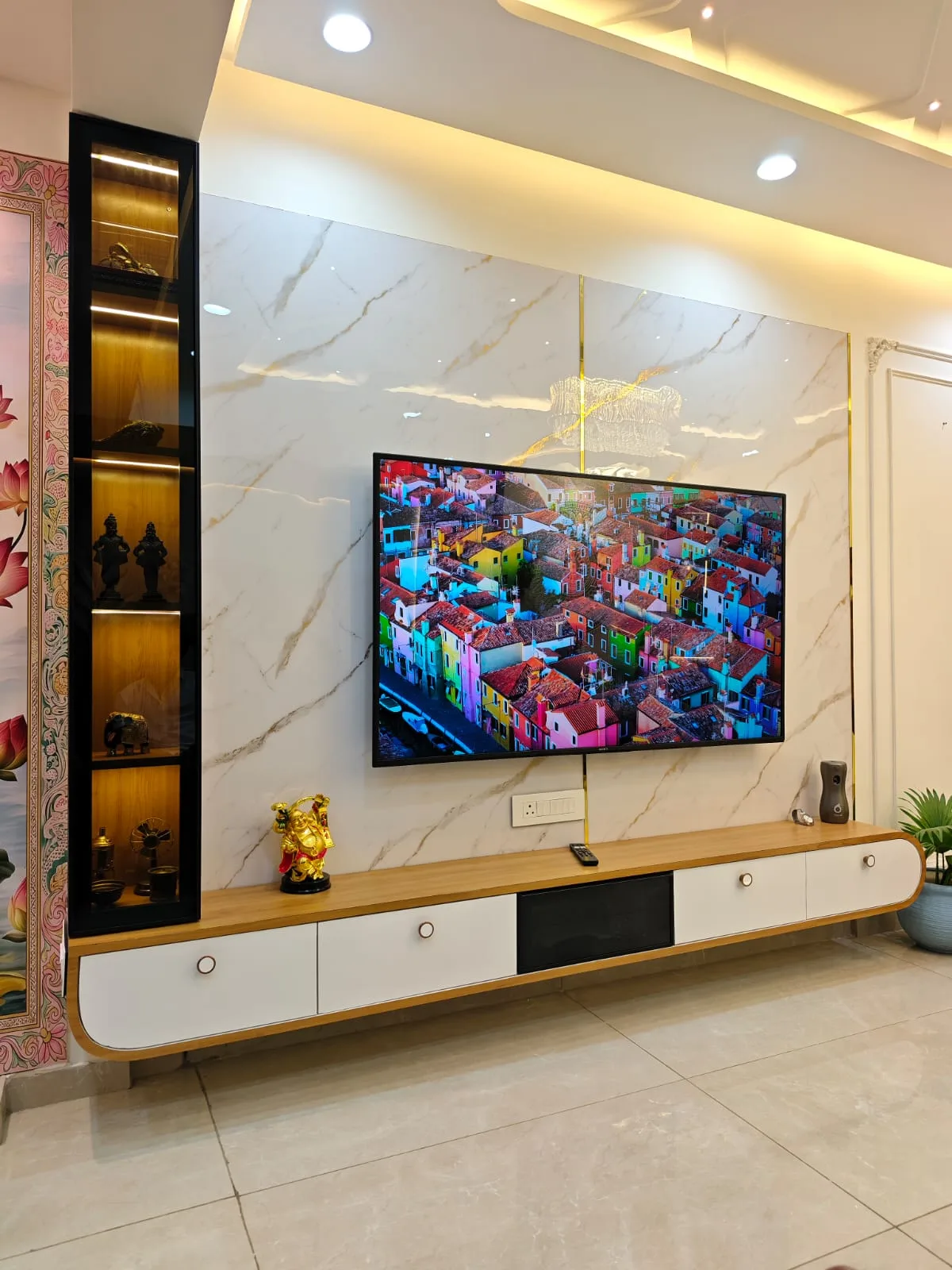Living Room — photograph 6